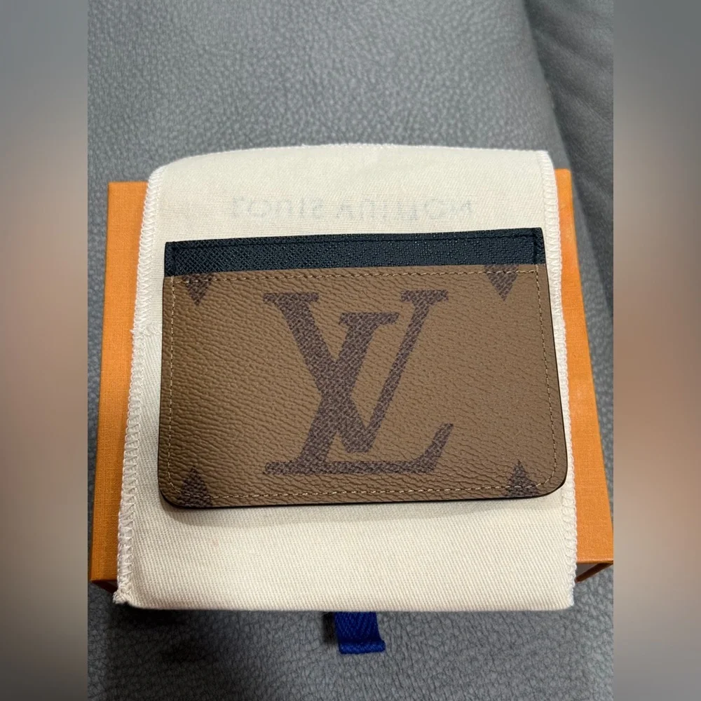 Louis Vuitton Monogram Card Holder - Picture 2 of 4
